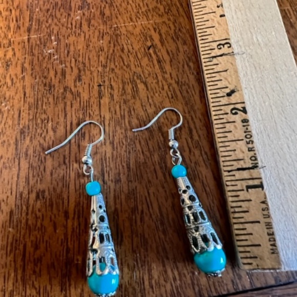 Blue and silver colored earrings from the PRC - Picture 2 of 2